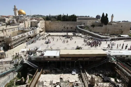 محافظة القدس تحذر من حفريات إسرائيلية تهدد المسجد الأقصى ومعالم المدينة التاريخية
