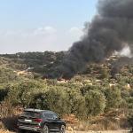 مستوطنون يهاجمون قاطفي الزيتون في رام الله ويحرقون ثلاث مركبات وإصابة 4 فلسطينيين