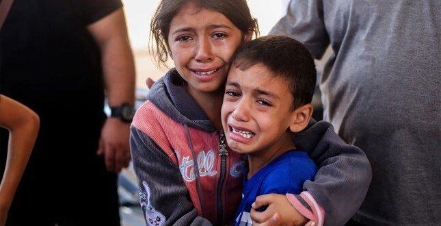 تحذيرات من واقع إنساني قاسٍ يهدد الأطفال ويُثقل كاهل النساء في الضفة وغزة