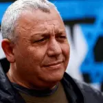 استطلاع: آيزنكوت يتصدر المشهد السياسي في إسرائيل ويتقدم إلى 20 مقعداً