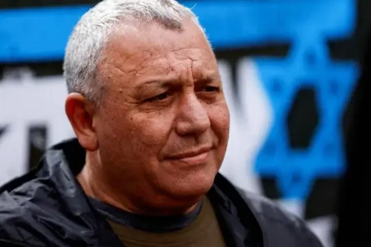 استطلاع: آيزنكوت يتصدر المشهد السياسي في إسرائيل ويتقدم إلى 20 مقعداً