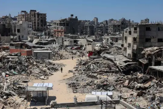 إصابة 6 فلسطينيين بقصف إسرائيلي بطائرة مسيّرة شمال قطاع غزة