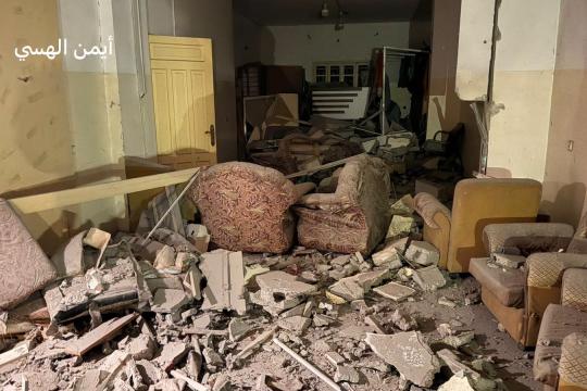إصابة 4 فلسطينيين بقصف إسرائيلي استهدف خيمة نازحين داخل مدرسة في خان يونس