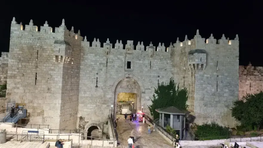 استشهاد فلسطيني برصاص شرطة الاحتلال بعد محاولة طعن في باب العامود بالقدس