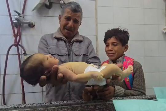 وفاة الطفل محمود الأقرع نتيجة البرد بغزة