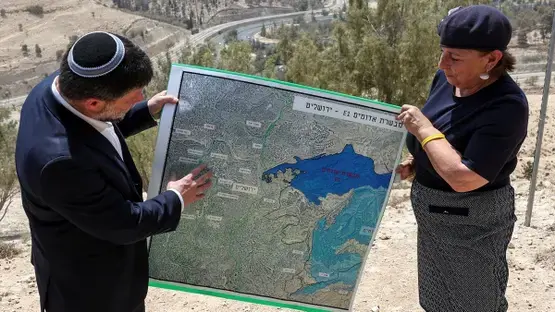 وزير المالية الإسرائيلي يعلن منح حوافز لـ64 مستوطنة بهدف رفع عدد المستوطنين إلى مليون، وسط انتقادات لتسارع مشاريع الضم والتوسع الاستيطاني