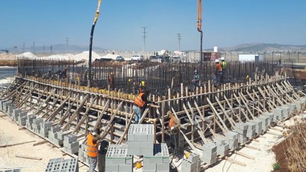 تراجع طفيف في تكاليف المباني السكنية وغير السكنية واستقرار أجور العمال