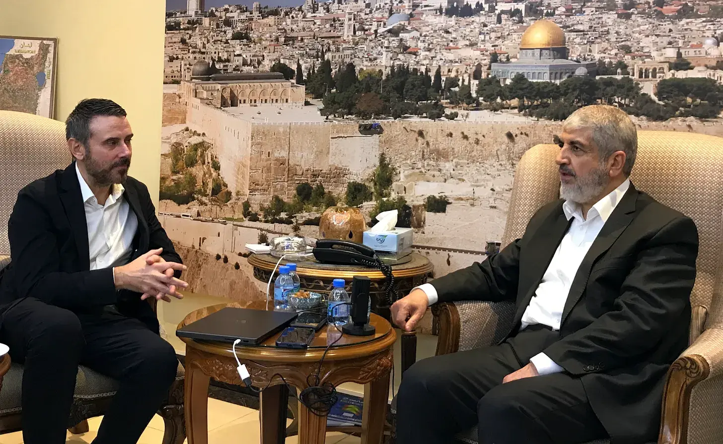 قيادي حماس يؤكد رفض الوصاية الأجنبية، ويشدد على الشراكة الوطنية والديمقراطية كمدخل لإعادة إعمار غزة والاستقرار