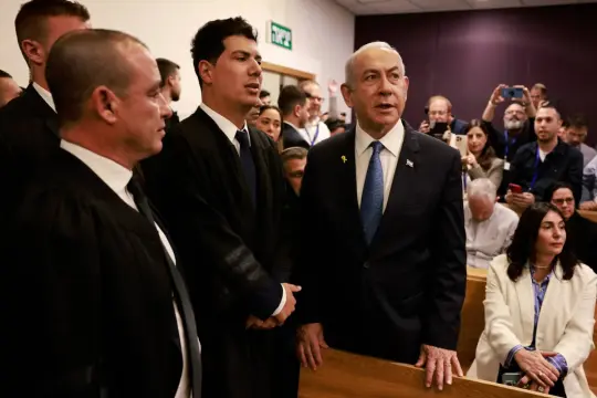 خلف أبواب مغلقة: مفاوضات حول صفقة قانونية محتملة لإنقاذ نتنياهو