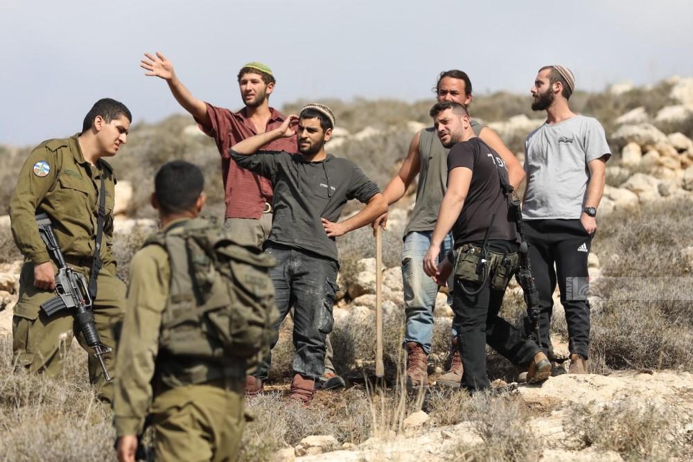 هجوم مستوطنين على قرية شرق بيت لحم يسفر عن إصابات واستيلاء على ممتلكات المواطنين