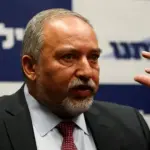 ليبرمان يحذّر من “عملية عسكرية انتخابية” ويدعو لحسم واضح في غزة