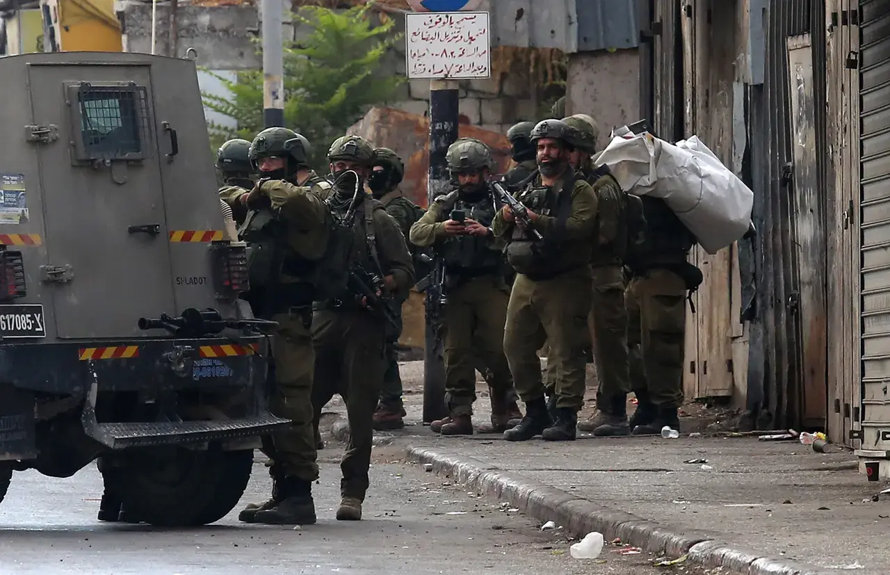 مخيمات عايدة والدهيشة وبلدات بيت فجار والخضر والبيرة تشهد اقتحامات ومداهمات