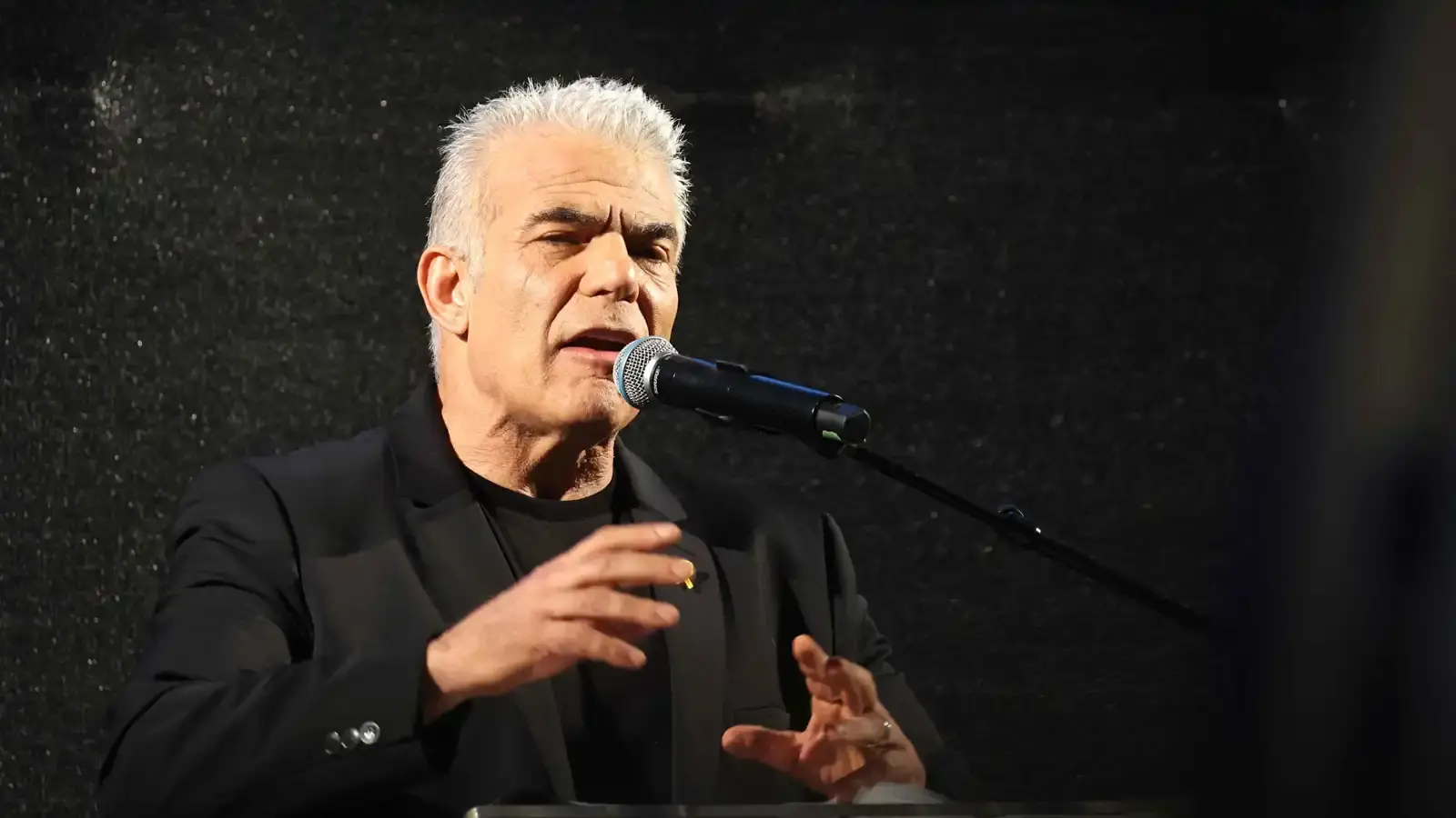 زعيم المعارضة الإسرائيلية ينتقد الحكومة بعد قرار روما تعليق اتفاق الدفاع ويتهمها بالإخفاق حتى مع الحلفاء الأوروبيين