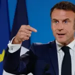 ماكرون يحذّر من تهديد وقف إطلاق النار بين إسرائيل وحزب الله ويدعو لحماية المدنيين