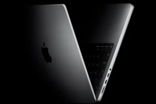 أبل تستعد لإطلاق MacBook Pro بشاشة OLED ولمس.. وDynamic Island بدلاً من النتوء