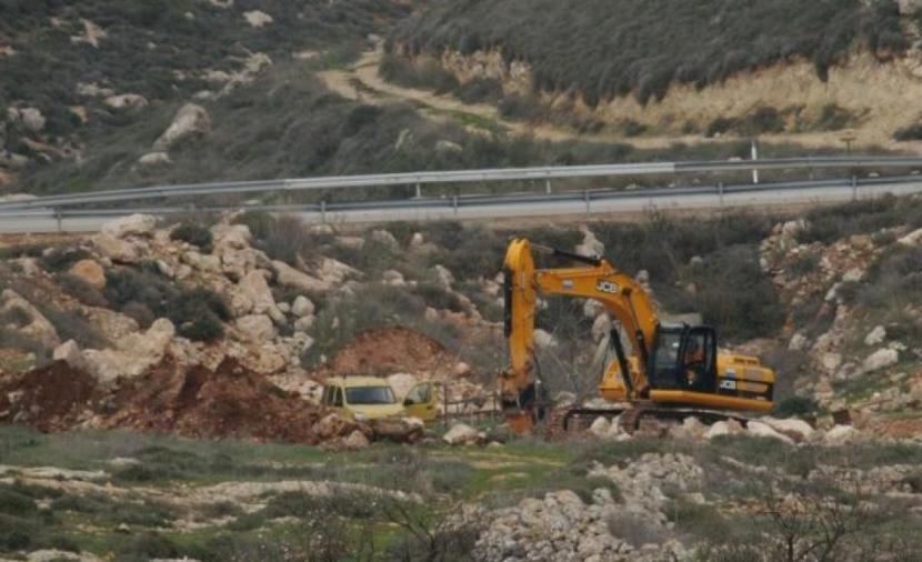 الطريق يمتد من تجمع أبو ناجح المهجر إلى سهل مرج سيع في أراضي قريتي المغير وأبو فلاح