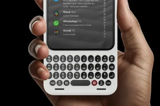 Clicks تكشف عن هاتف Communicator الجديد لإنتاجية عالية على غرار بلاك بيري