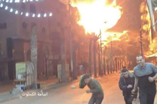 غارات إسرائيلية عنيفة تدمر منازل في مخيمي البريج والنصيرات وسط قطاع غزة