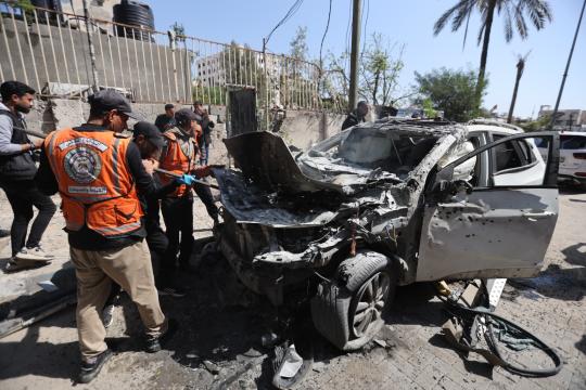 4 شهداء ومصابون جراء استهداف اسرائيلي لمركبة بمدينة غزة