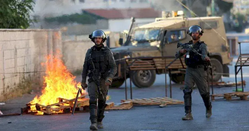 تصعيد واسع في الضفة: اعتقالات واقتحامات واعتداءات للمستوطنين تطال عدة محافظات