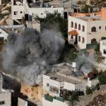 الخليل: الاحتلال يفجّر منزلي شهيدين في منطقة دير بحّة المحاصرة