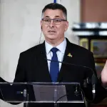 ساعر يرفض “دبلوماسية تويتر” وسط أزمة حبوب روسية أوكرانية في ميناء حيفا