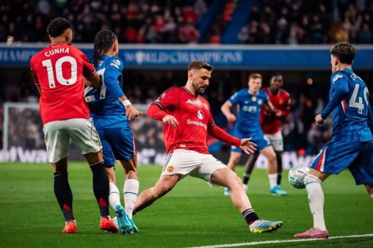 سقوط جديد لتشيلسي أمام مانشستر يونايتد.. ونتائج مثيرة في البريميرليغ