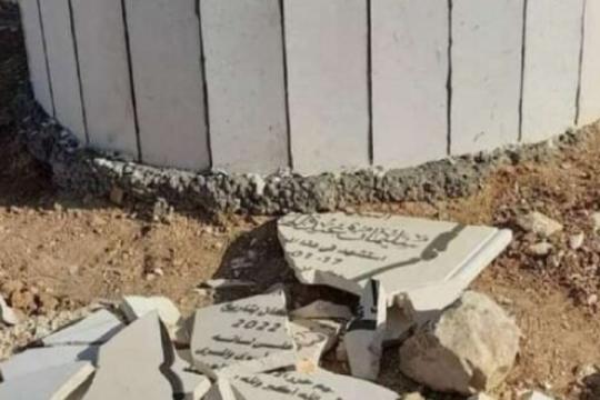 قوات الاحتلال تهدم النصب التذكاري للشهيد عرفات داود في بيت دقو