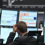 ستوكس 600 يتراجع 1.1% مع هبوط أسهم السيارات والاتصالات