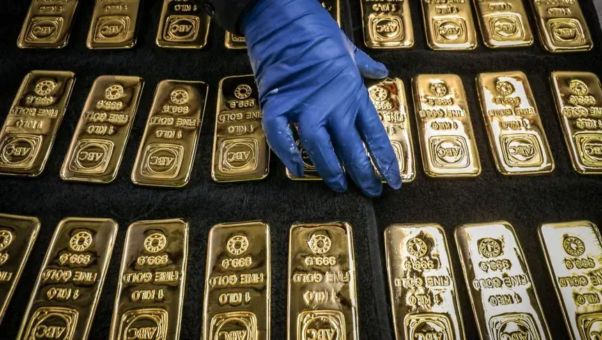 عمليات شراء عند انخفاض الأسعار تدعم المعدن النفيس، بينما يترقب المستثمرون تأثير ارتفاع أسعار الطاقة على التضخم وقرارات الفائدة الأميركية.