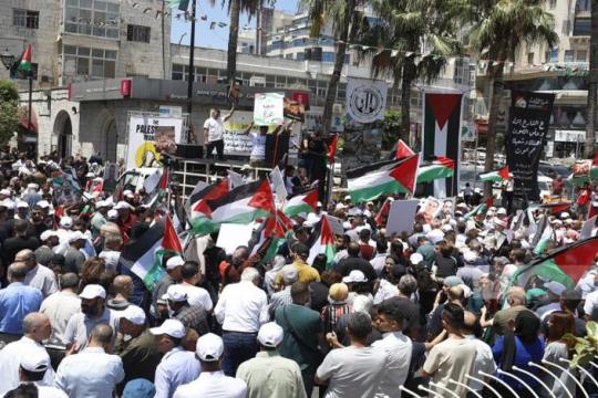 رام الله تحيي اليوم العالمي لنصرة الأسرى بوقفة جماهيرية ودعوات لتحرك دولي عاجل