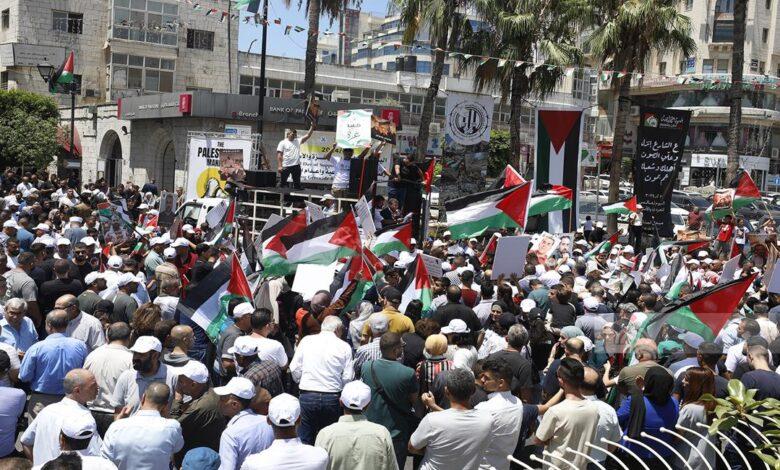 مؤسسات الأسرى وقيادات وطنية تؤكد أن قضية المعتقلين الفلسطينيين أولوية وطنية وإنسانية، وتطالب المجتمع الدولي بوقف الانتهاكات داخل السجون الإسرائيلية.