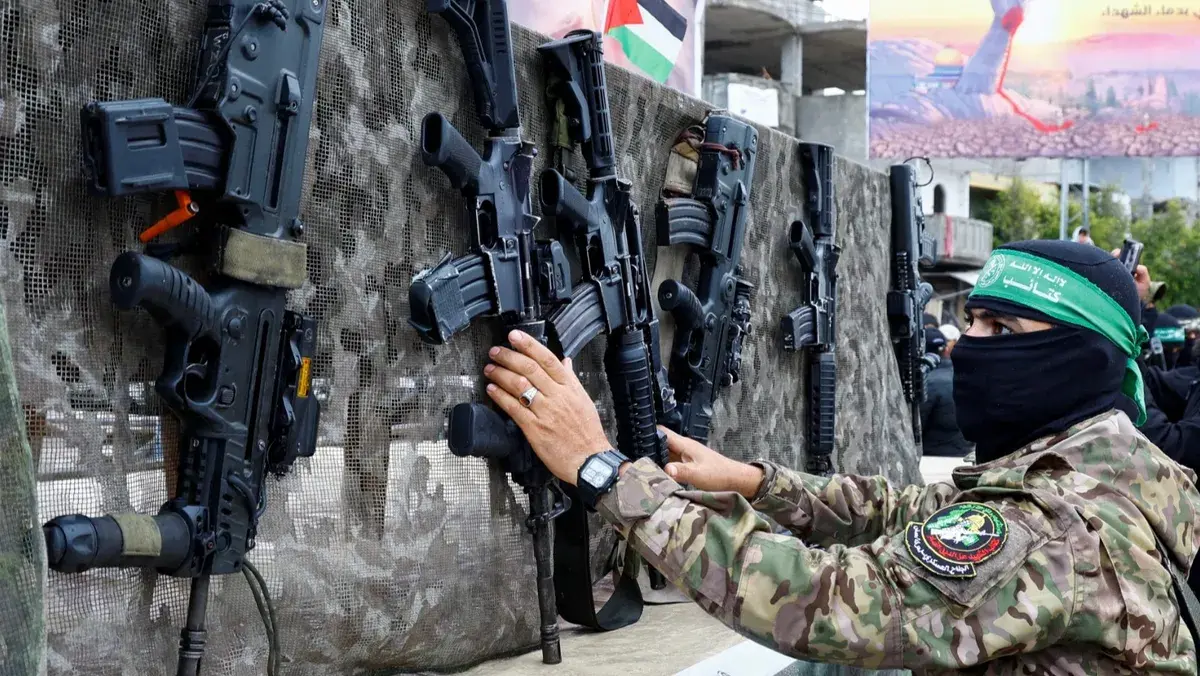 خطة تشمل انسحاباً تدريجياً، إعادة إعمار، ونزع سلاح الفصائل على مراحل تحت إشراف اللجنة الوطنية لإدارة غزة