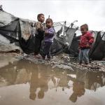 الدفاع المدني بغزة ينفذ 49 مهمة ميدانية ويستخرج شهيدين خلال المنخفض الجوي