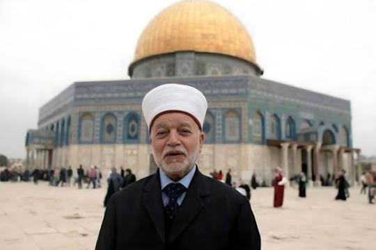 المفتي العام للقدس يوضح حكم صلاة الجمعة إذا وافقت يوم العيد