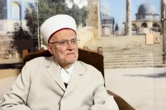 الشيخ عكرمة صبري يحذّر من مشروع قانون إسرائيلي لشرعنة منع الأذان في القدس