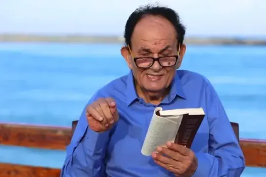 وفاة رئيس وكالة "وفا" الأسبق زياد عبد الفتاح.. مسيرة حافلة في الإعلام والثقافة الفلسطينية