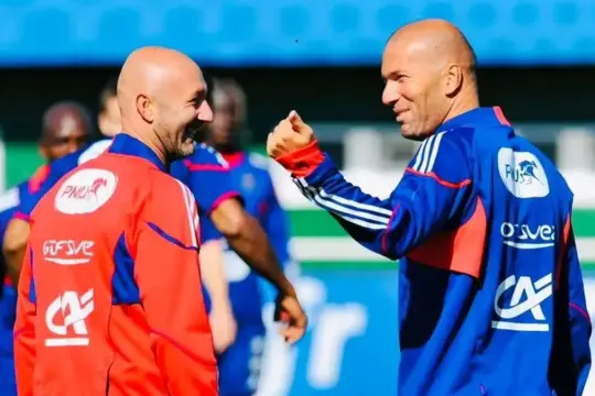 زيدان يعلن جهازه الفني مع منتخب فرنسا ويستعين ببيتوني وبارتيز