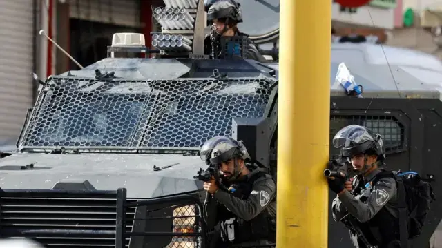الاحتلال يحول منزلًا في جنين إلى ثكنة عسكرية ويشن حملة اعتقالات واسعة وسط هجمات للمستوطنين استهدفت منازل وممتلكات المواطنين