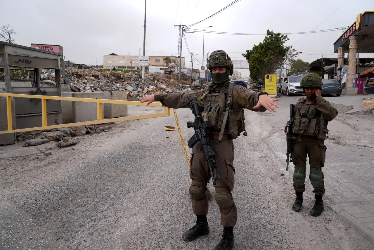 شاب يُصاب بالرصاص في بيت عنان وحملات دهم واعتقالات تطال الخليل ورام الله وجنين