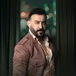 قصي خولي يبكي والده ويكشف تفاصيل تهديده بسحب الجنسية