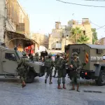 تصعيد إسرائيلي متواصل في الضفة والقدس: عشرات الإصابات واعتقالات ومداهمات