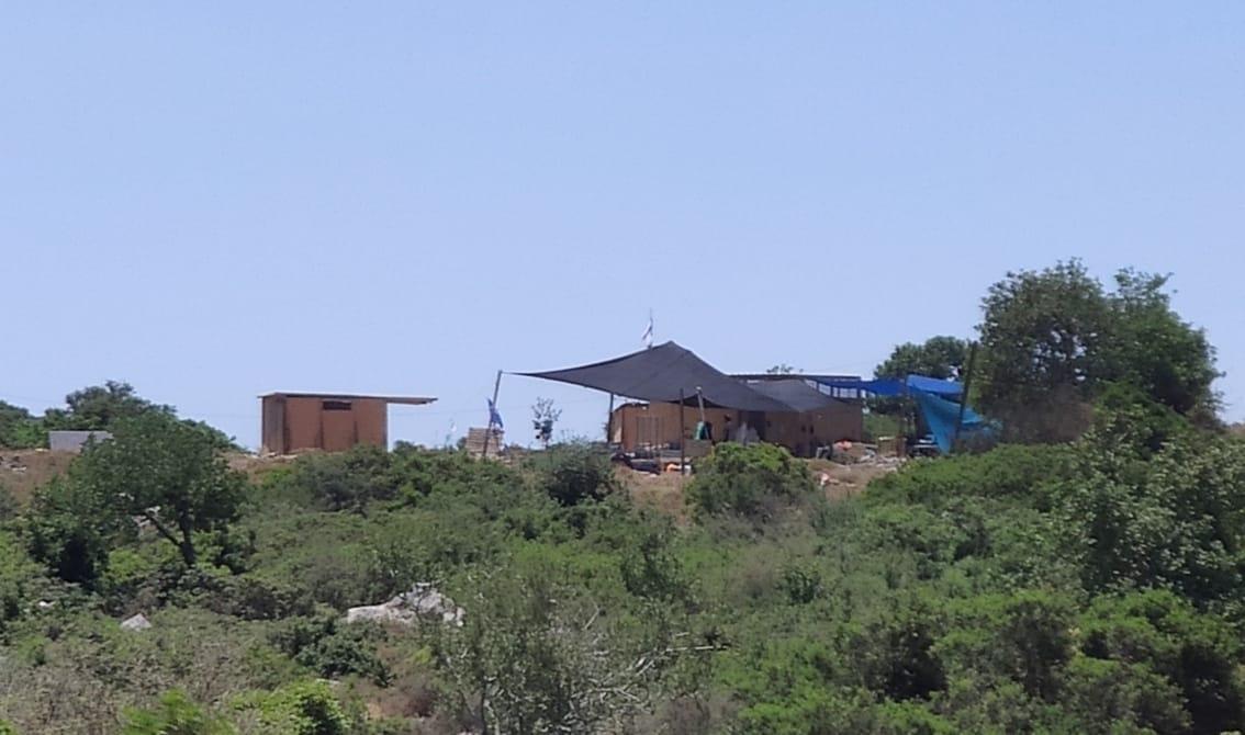 مستوطنون يقيمون بؤرة استيطانية جديدة بين اللبن الشرقية وياسوف جنوب نابلس