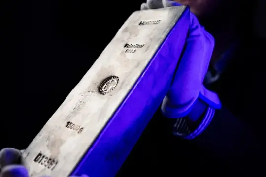 الفضة والذهب يسجّلان أكبر انهيار يومي في تاريخهما وسط صدمة أسواق المعادن