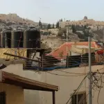 الاحتلال الإسرائيلي يسلم عائلتين في سلوان أوامر إخلاء جزئي بمنازلهم بذريعة ملكية قديمة