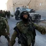 القدس : قوات الاحتلال تعتقل 7 مواطنين وتستدعي أسيرين محررين