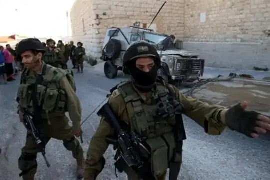 القدس : قوات الاحتلال تعتقل 7 مواطنين وتستدعي أسيرين محررين