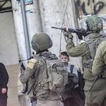 استشهاد شاب وإصابة العشرات خلال اقتحامات إسرائيلية متواصلة في الضفة الغربية