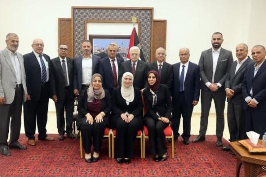 الرئيس عباس يبحث مع وفد بلدية طولكرم احتياجات المدينة وخطط إعادة الإعمار