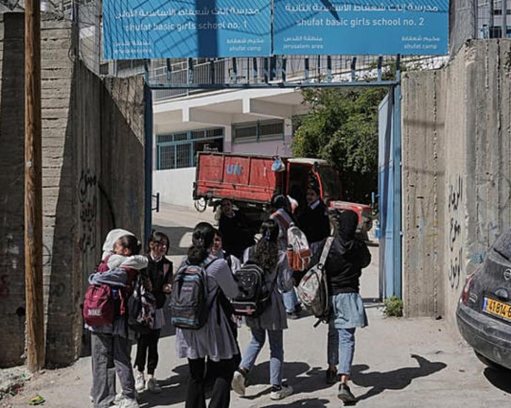 خطوة تستهدف تعطيل عملها وفرض إغلاقها